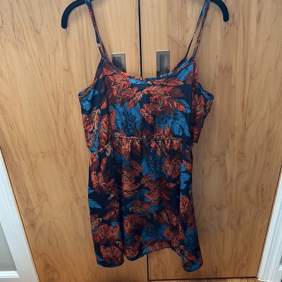 Feather Patterned Dress - Picture 4 of 5